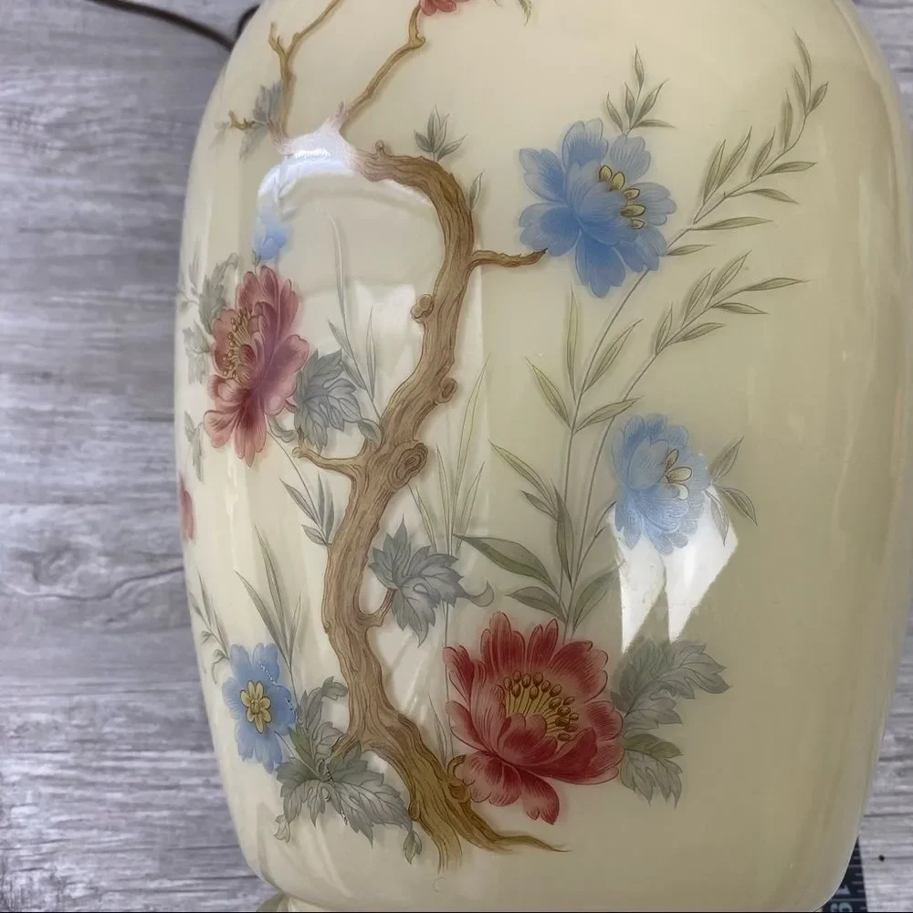 Vintage Glass Porcelain Floral Vase Glass Ginger jar Oriental Style Tabl…